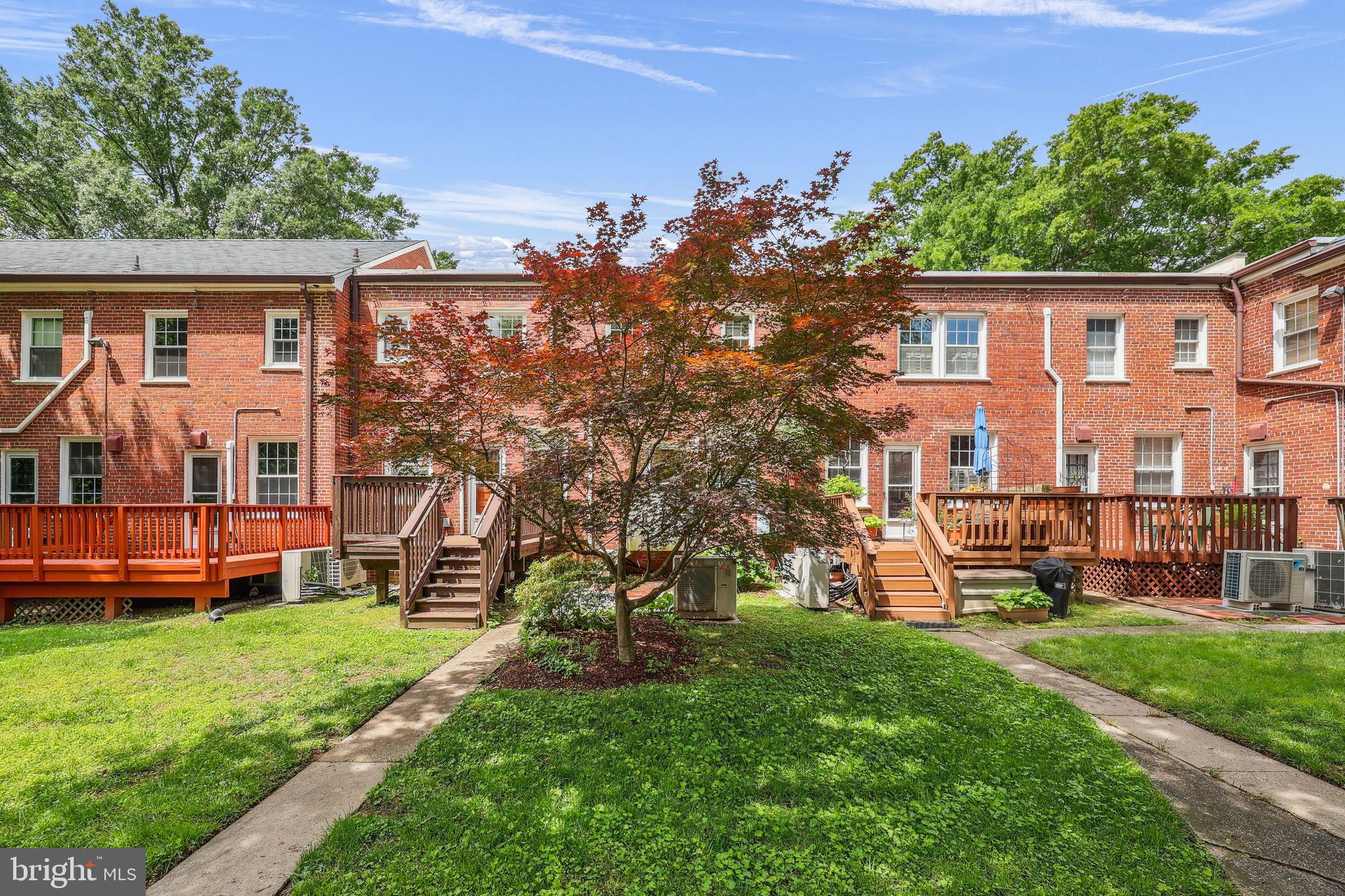 2600 16th Street South, Unit 711 Arlington, VA 22204 - Photo 3 of 27 front view of a house with a yard