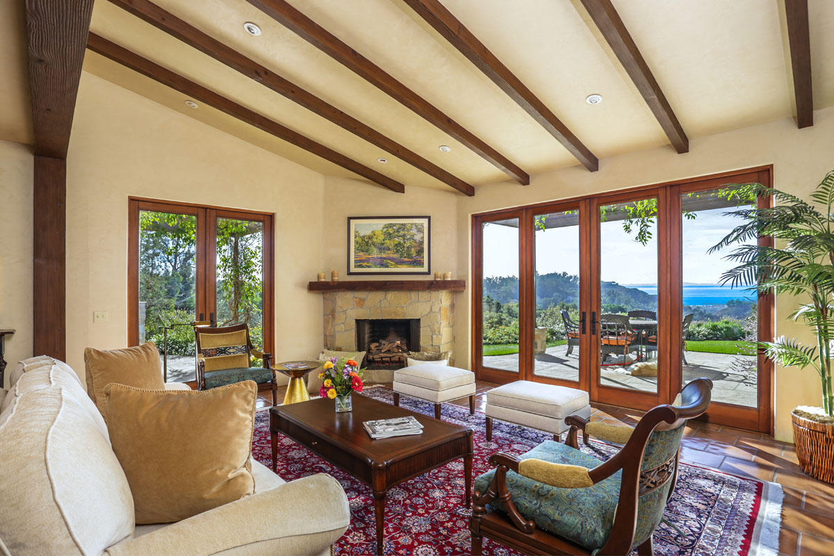 927 Coyote Road Santa Barbara, CA 93108 - Photo 7 of 55 Living Room