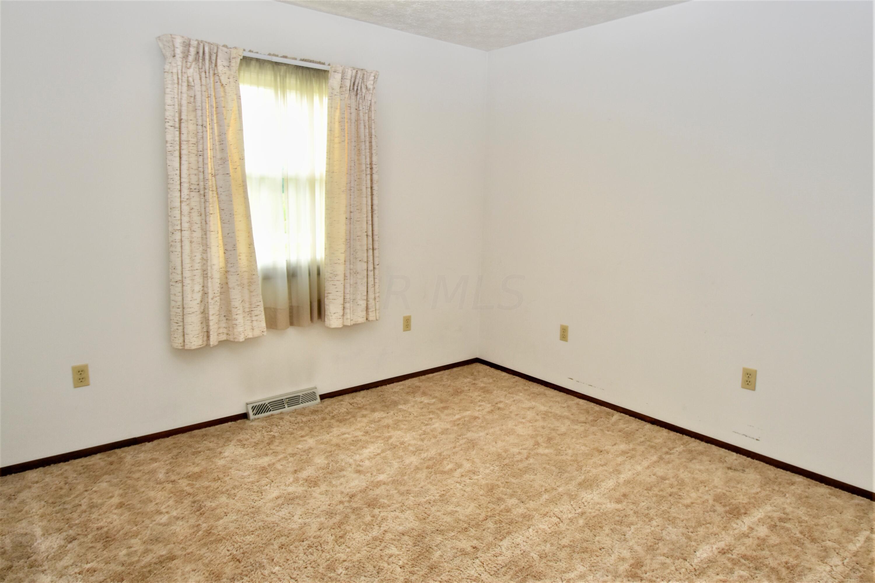 808 Cheshire Road Sunbury, OH 43074 - Photo 20 of 29 Bedroom 2
