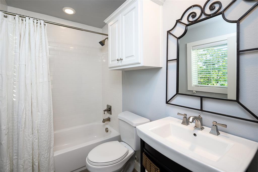 3935 Dunhaven Road Dallas, TX 75220 - Photo 31 of 38 Upstairs Bath