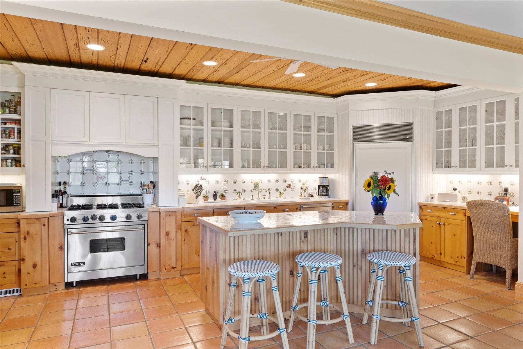 25 Quantuck Bay Lane Westhampton Beach, NY 11978 - Photo 16 of 38 a kitchen with granite countertop a stove chairs and dining table