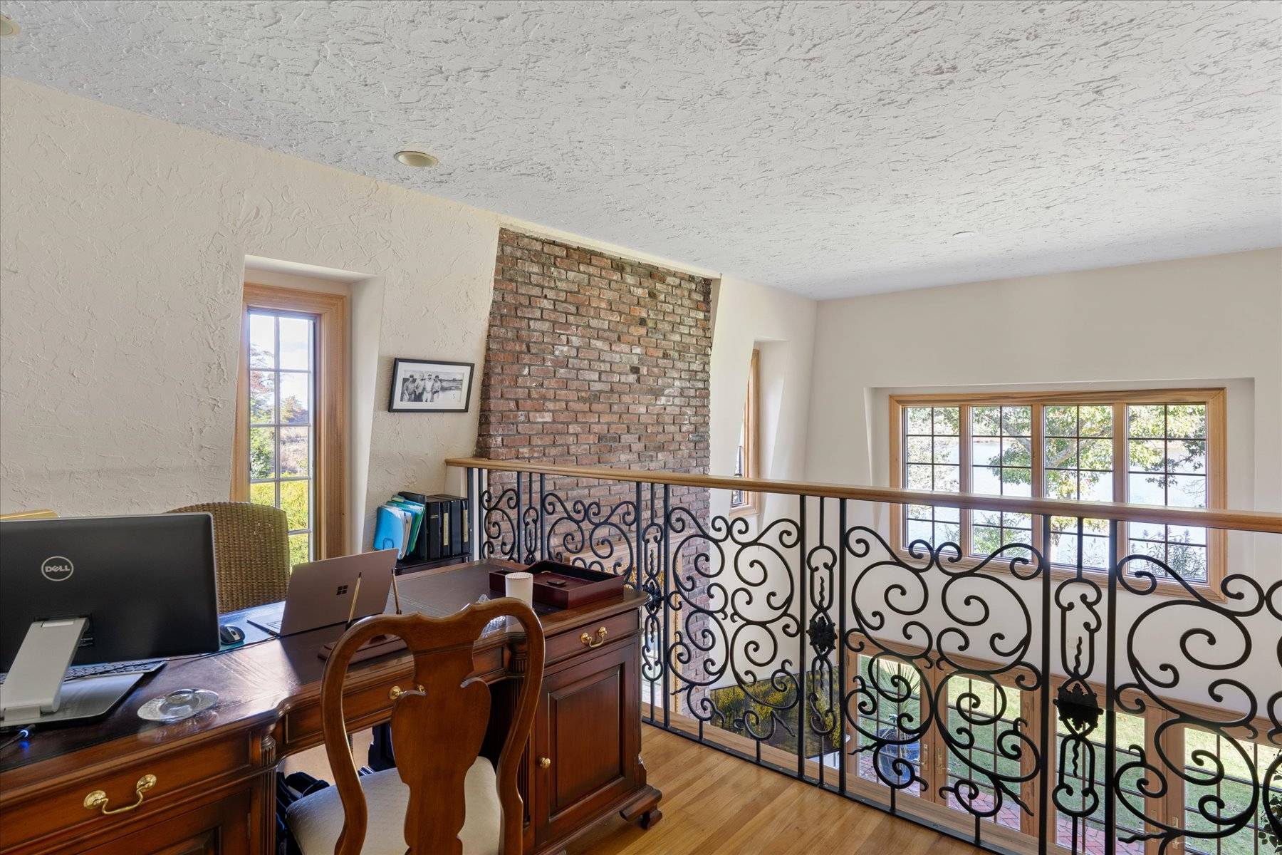 25 Quantuck Bay Lane Westhampton Beach, NY 11978 - Photo 19 of 38 a view of a livingroom with furniture