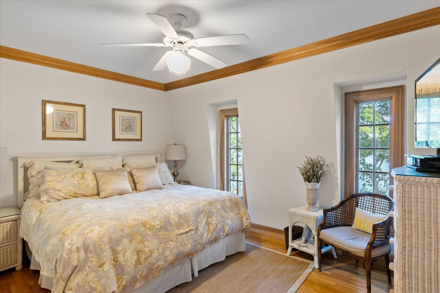 25 Quantuck Bay Lane Westhampton Beach, NY 11978 - Photo 20 of 38 a bed room with a bed and a chair