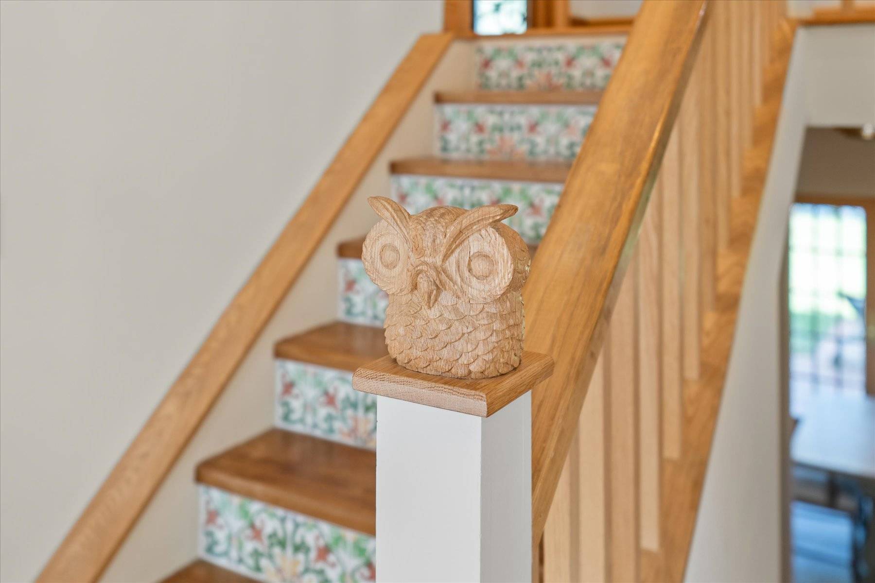 25 Quantuck Bay Lane Westhampton Beach, NY 11978 - Photo 8 of 38 a close up of a wall with a window