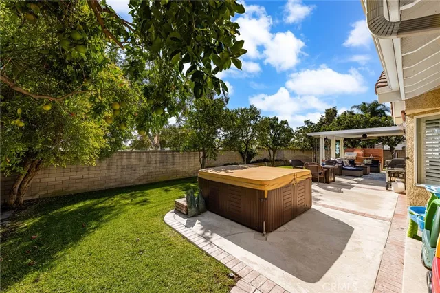 a view of a house with backyard and sitting area