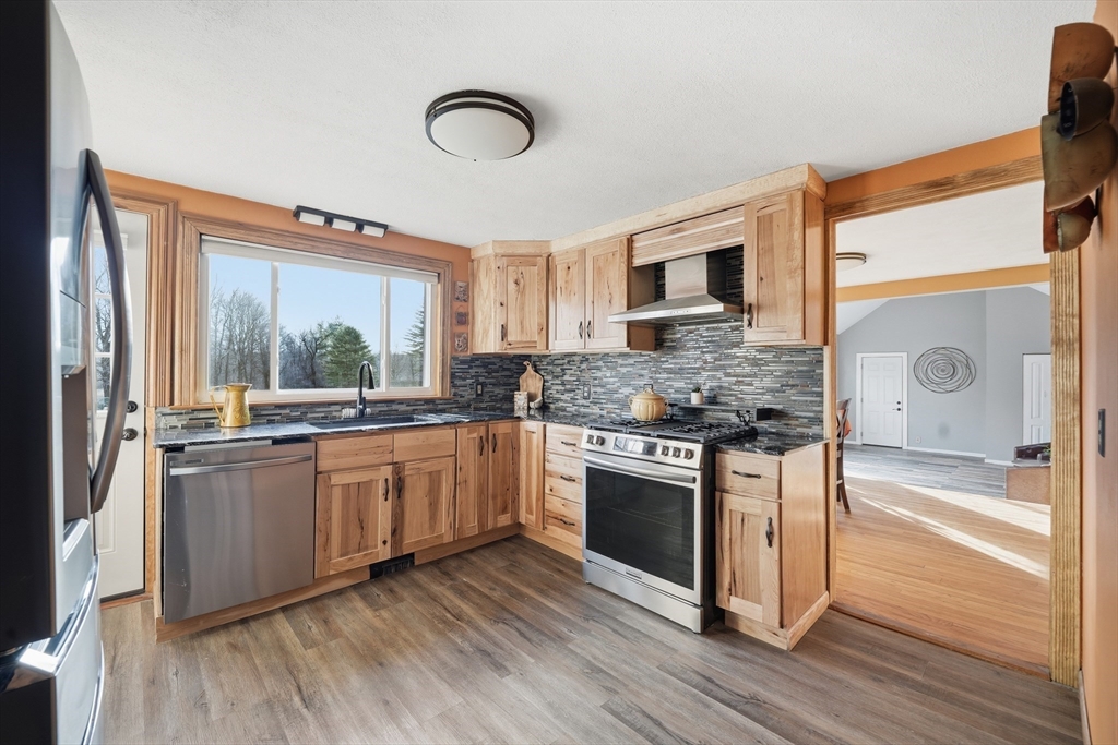 592 Stony Hill Road Wilbraham, MA 01095 - Photo 9 of 41