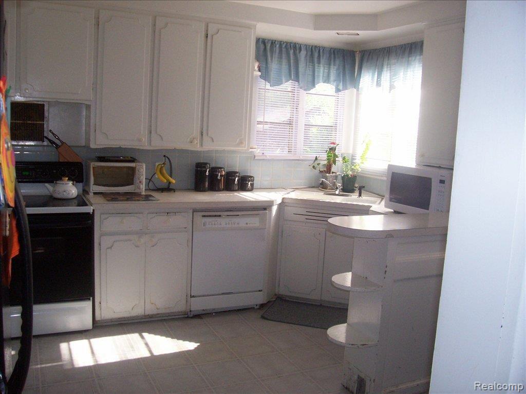20405 Picadilly Road Detroit, MI 48221 - Photo 3 of 4 Kitchen