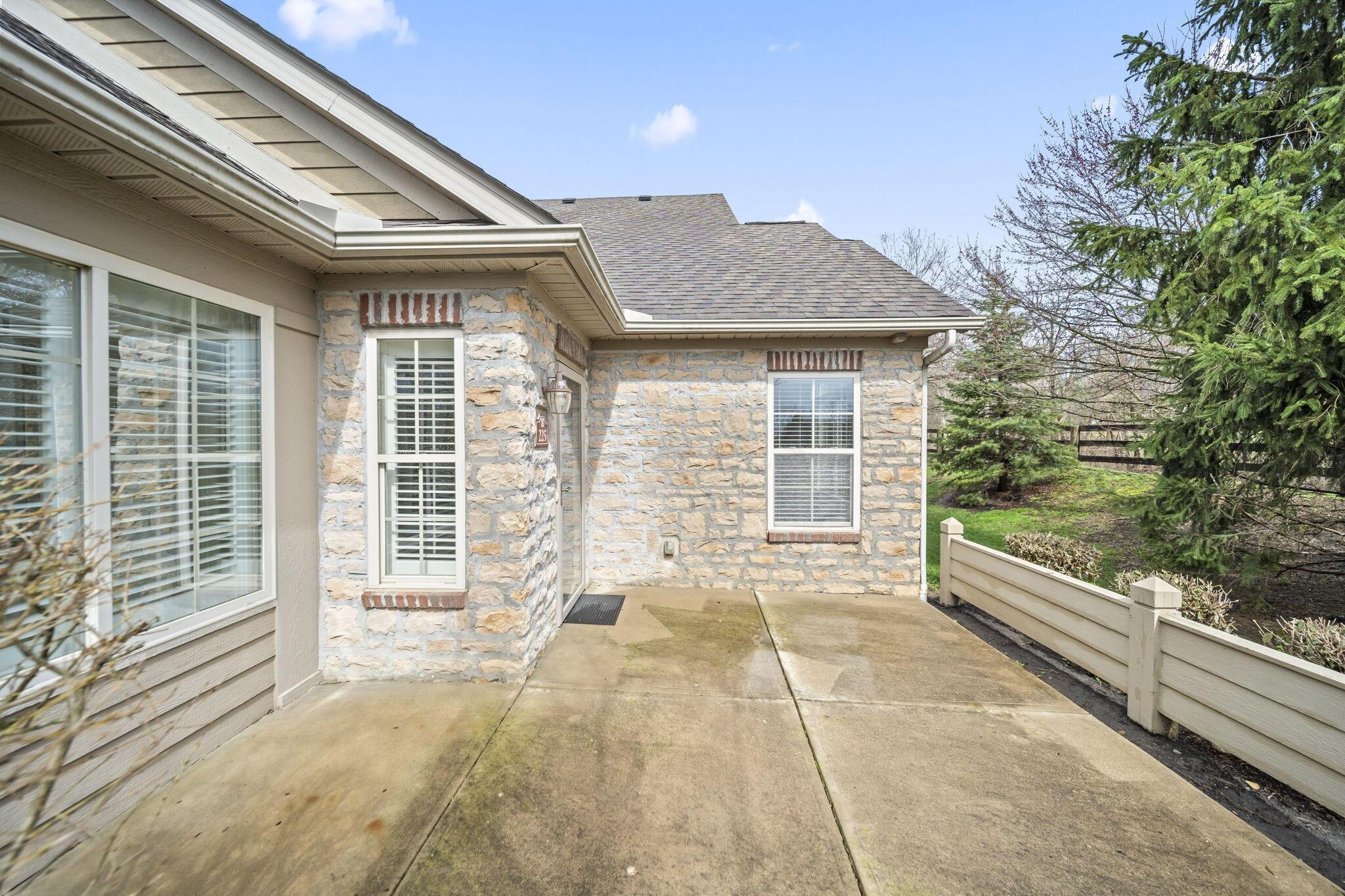 225 Stonegate Loop, Unit 225 Pataskala, OH 43062 - Photo 3 of 41 3-web-or-mls-A7409547