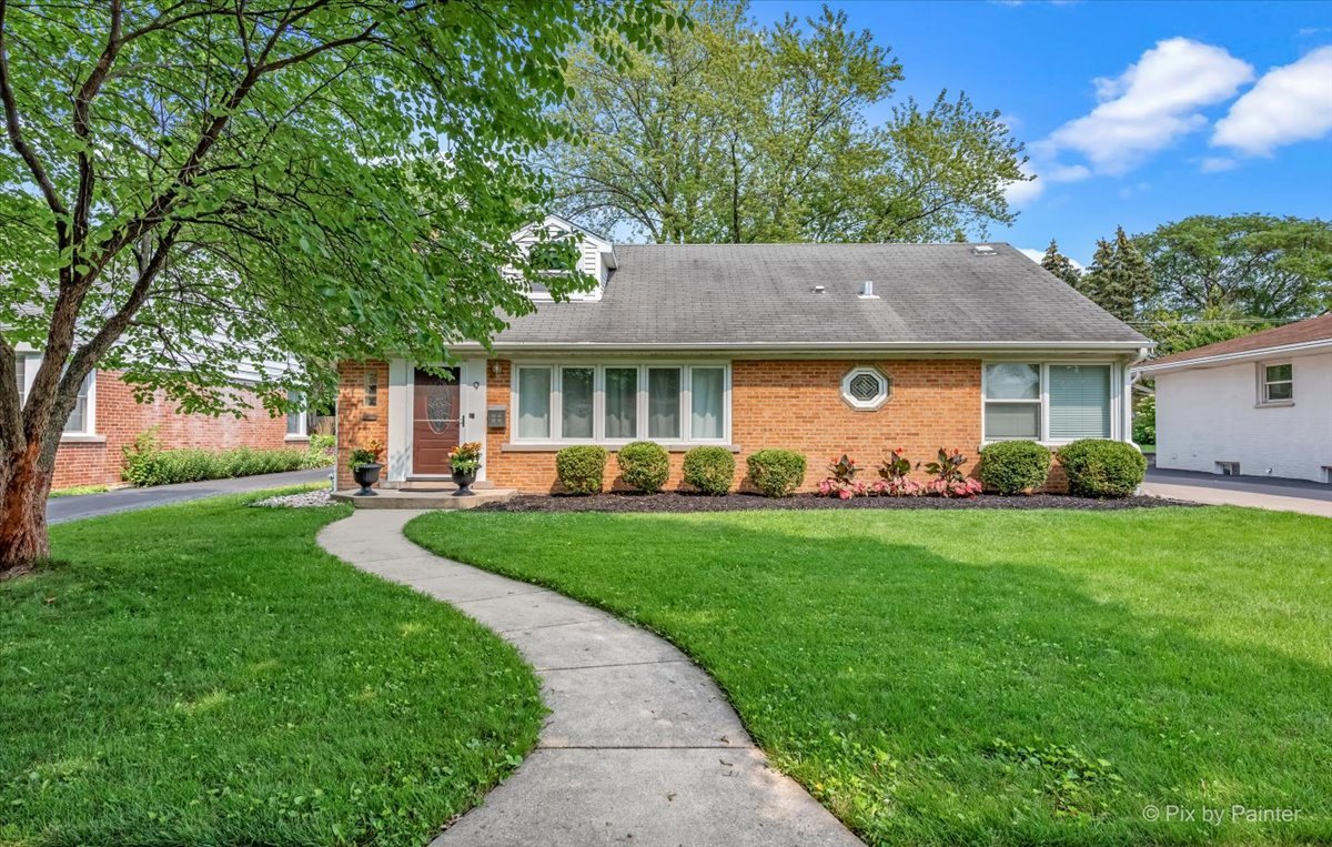 9 North Waverly Place Mount Prospect, IL 60056 - Photo 1 of 40