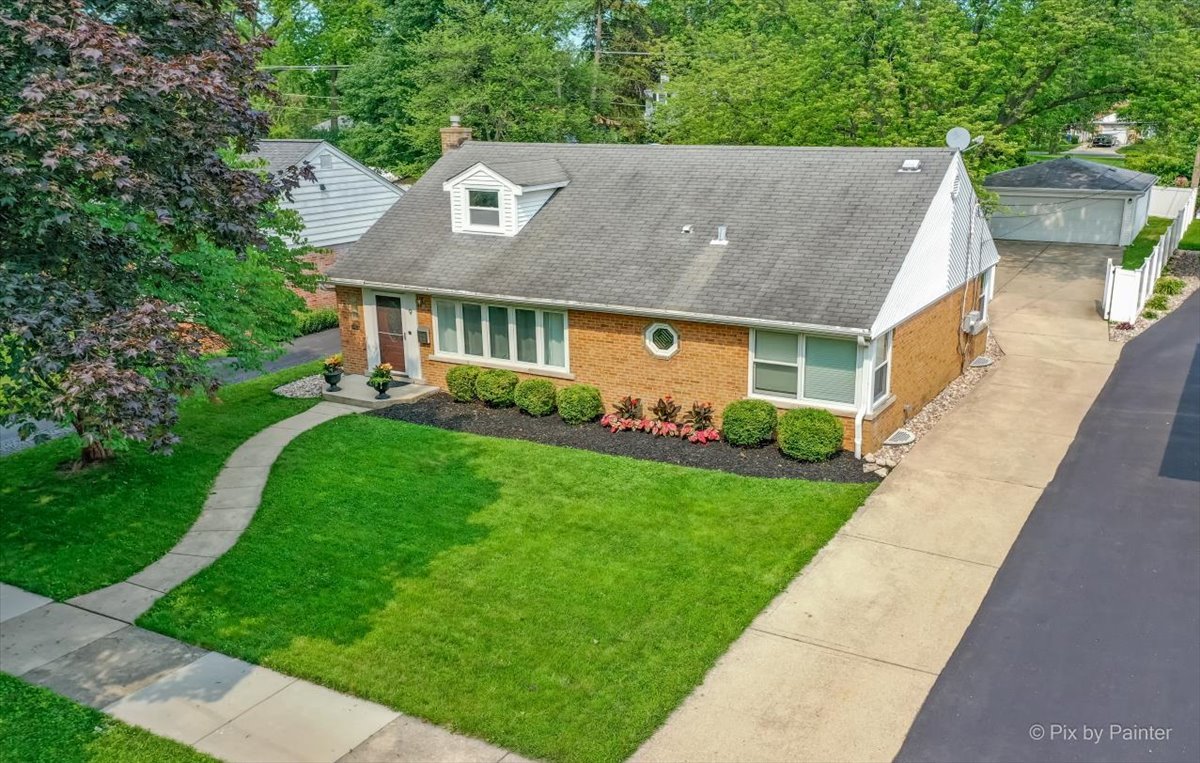 9 North Waverly Place Mount Prospect, IL 60056 - Photo 2 of 40
