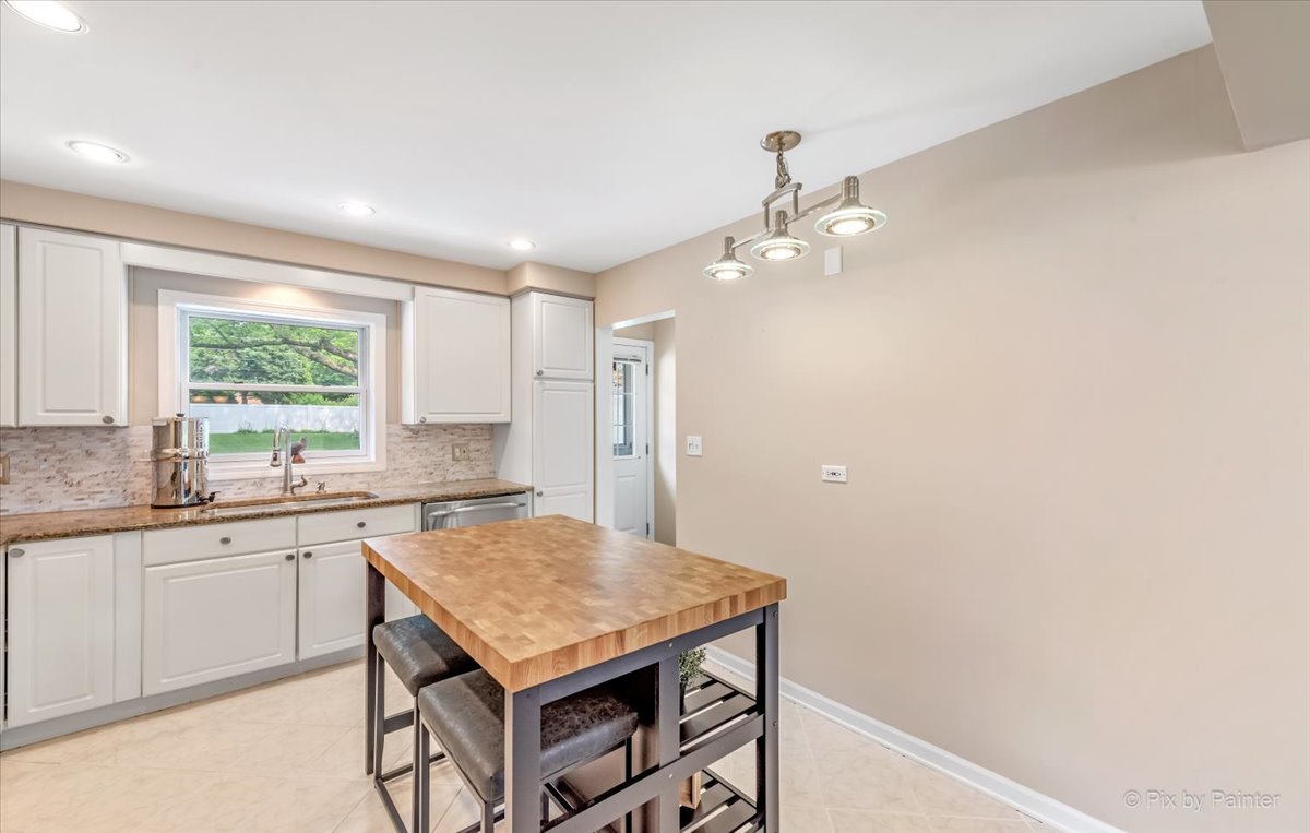 9 North Waverly Place Mount Prospect, IL 60056 - Photo 9 of 40