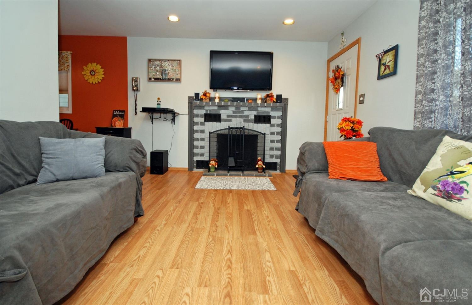 18 Crescent Road Edison, NJ 08817 - Photo 5 of 28 a living room with furniture and a flat screen tv