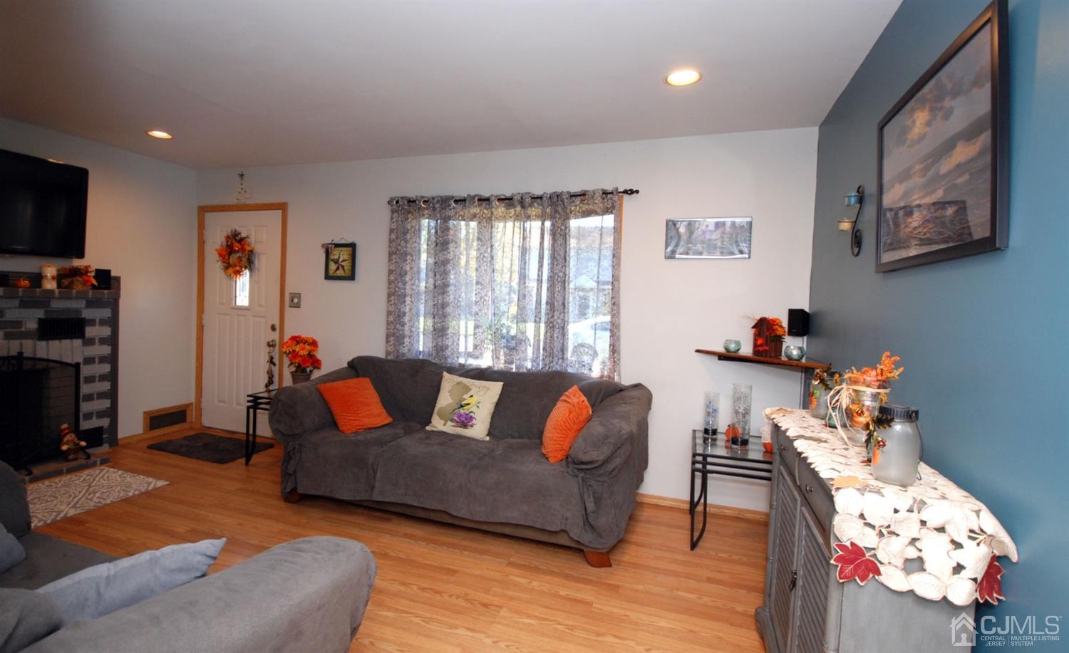 18 Crescent Road Edison, NJ 08817 - Photo 8 of 28 a living room with furniture and a flat screen tv