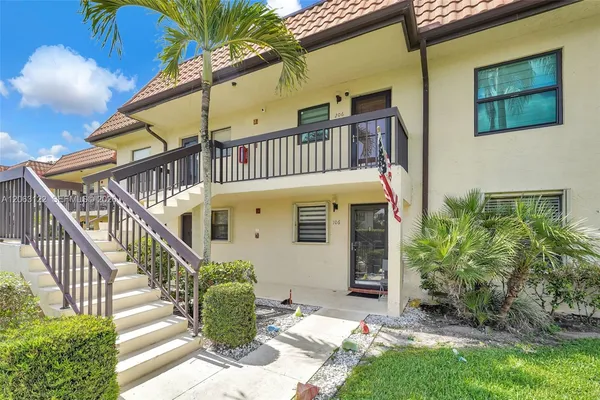 $2,000 | 7142 Golf Colony Court, Unit 206, Lake Worth, FL 33467