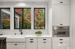 13988 Southeast 5th Street Bellevue, WA 98005 - Photo 14 of 39