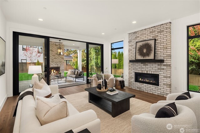 13988 Southeast 5th Street Bellevue, WA 98005 - Photo 6 of 39