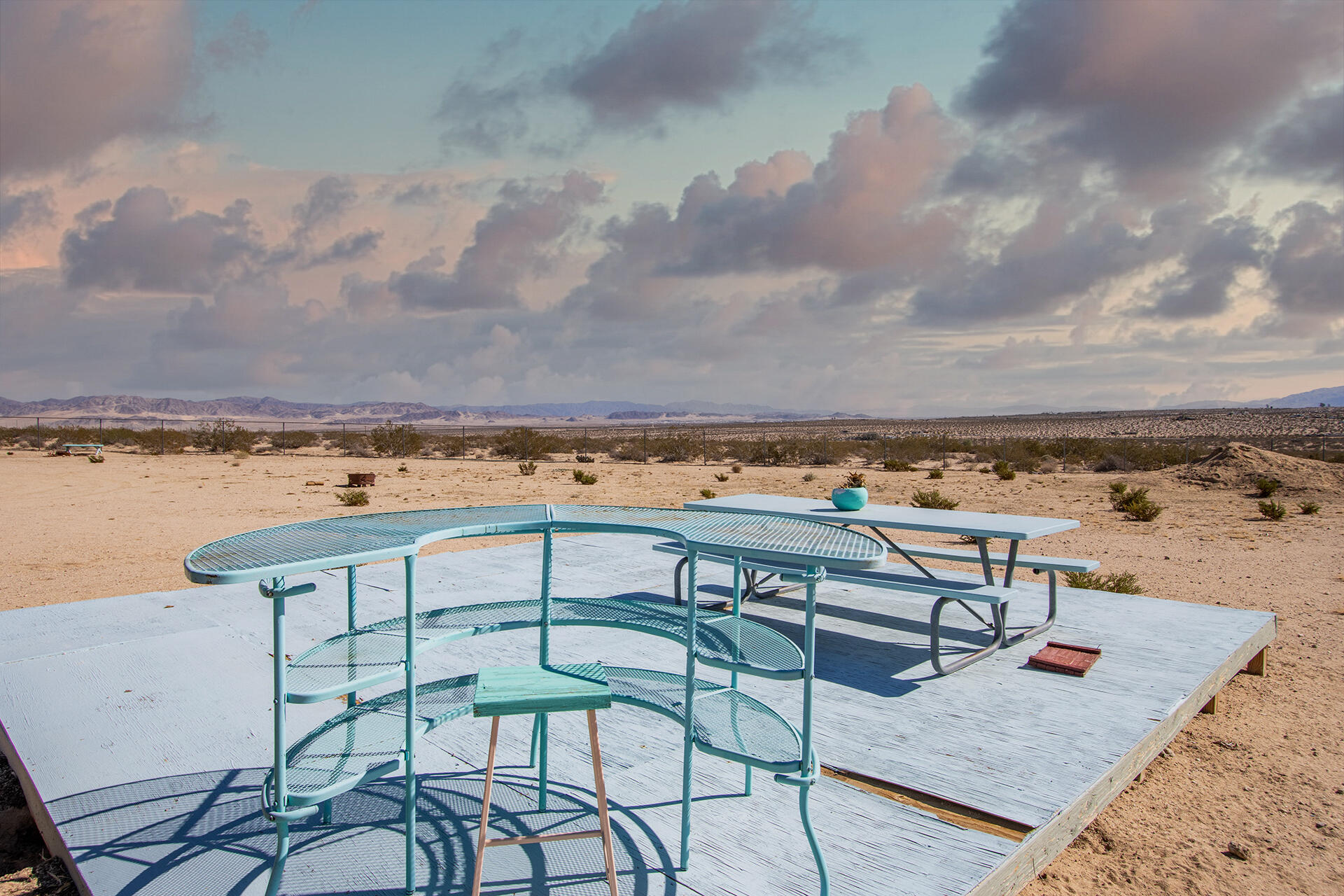 66621 Daisy Lane Joshua Tree, CA 92252 - Photo 23 of 53 a view of a chairs and table on the terrace
