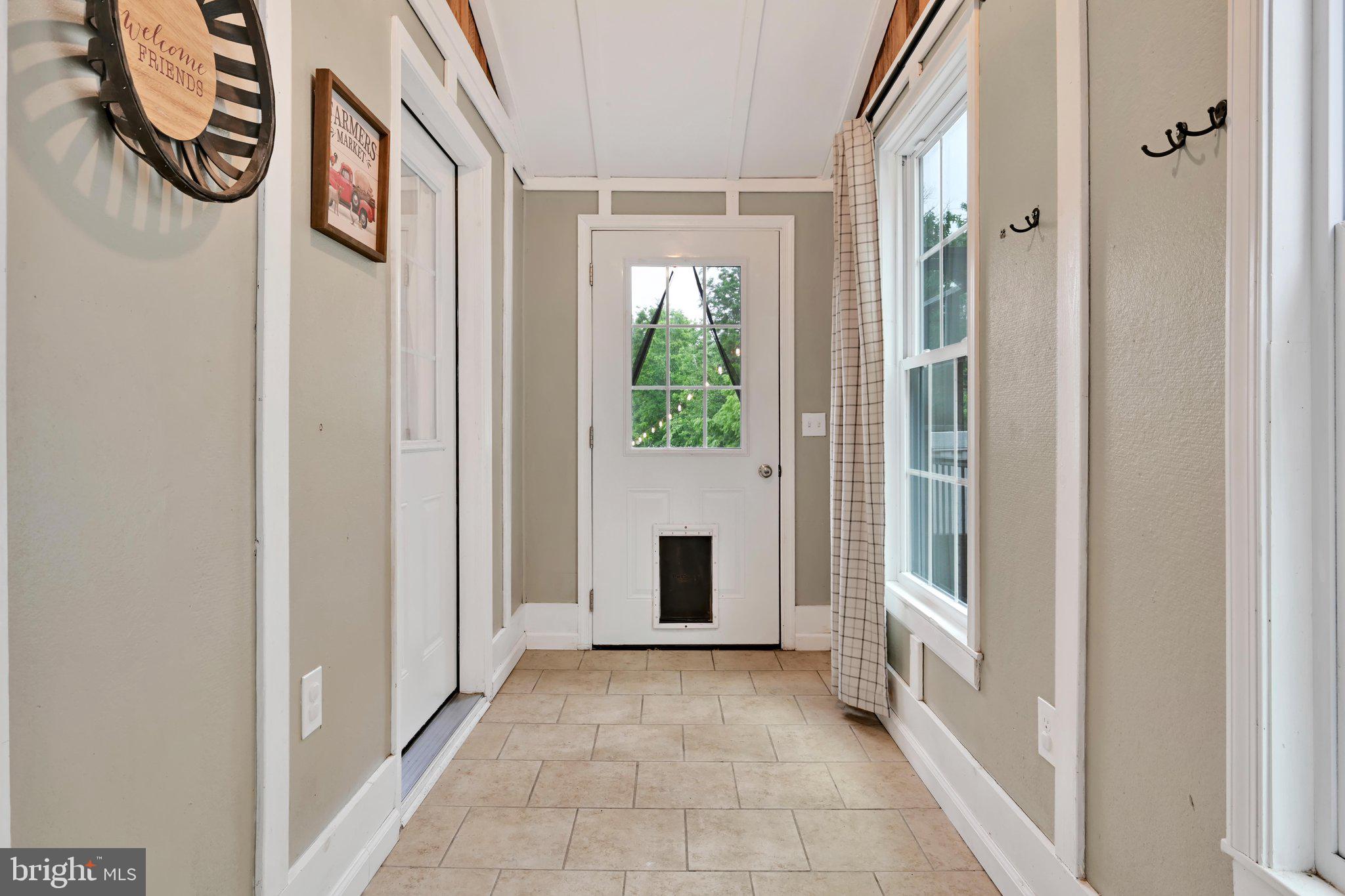 403 West 28th Division Highway Lititz, PA 17543 - Photo 6 of 36 Entry Way / Mudroom
