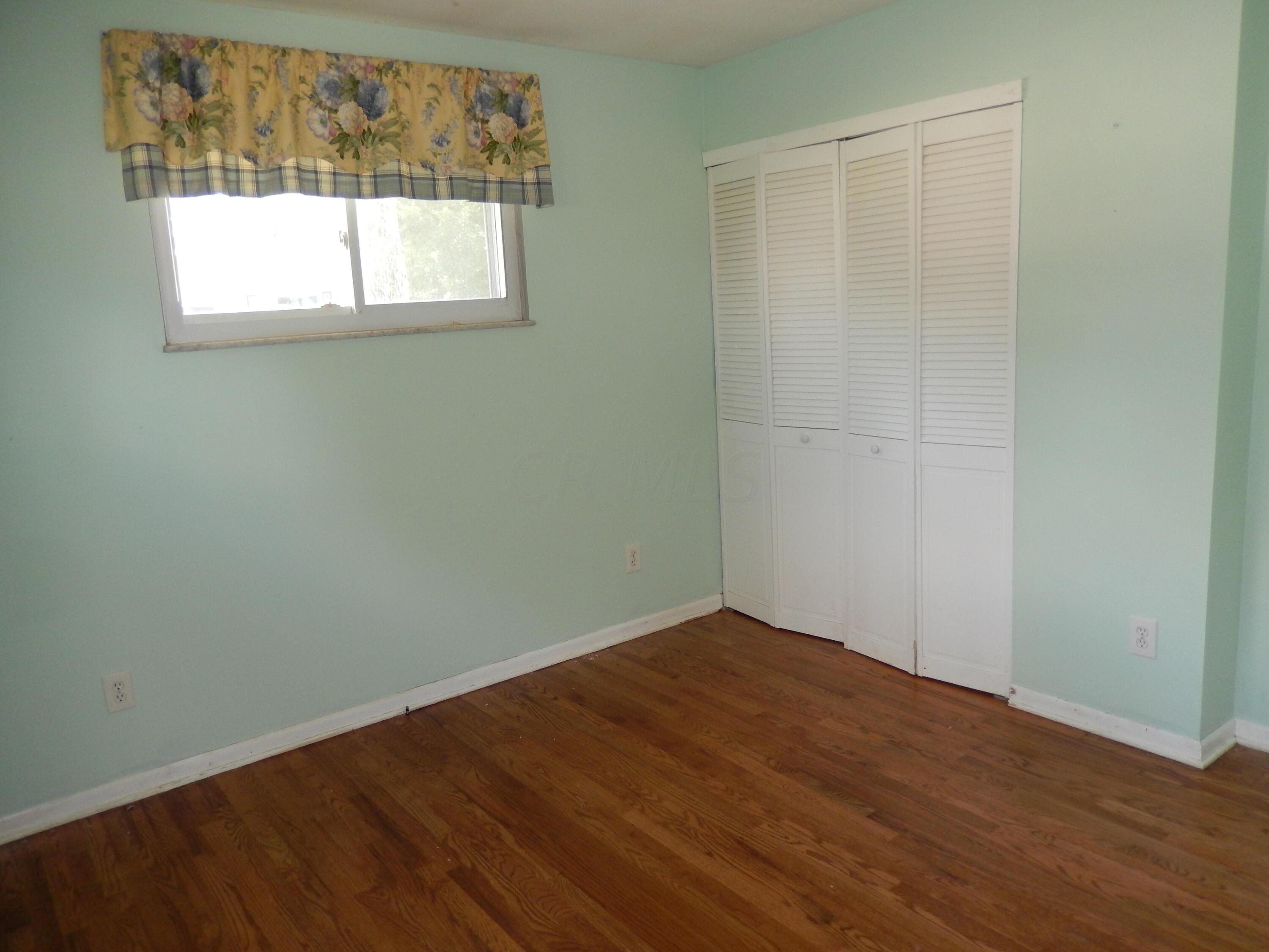 5587 Hazelwood Road Columbus, OH 43229 - Photo 24 of 47 Front corner bedroom with double closet