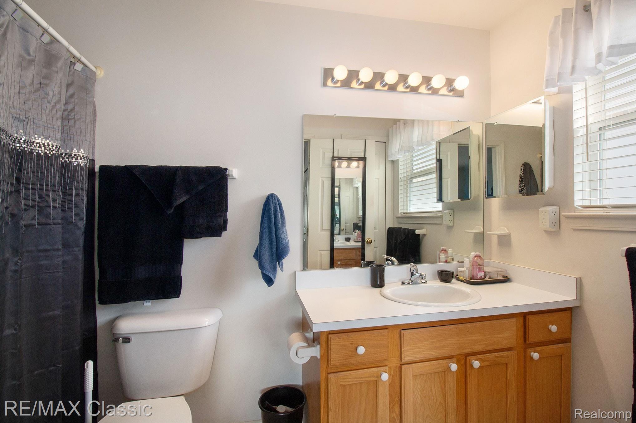 697 Ridgecrest Street Fenton, MI 48430 - Photo 10 of 17 IMG_1137.jpg