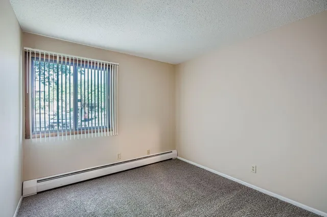 $165,500 | 1887 Silver Bell Road, Unit 103, Eagan, MN 55122