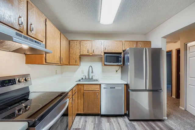 $165,500 | 1887 Silver Bell Road, Unit 103, Eagan, MN 55122