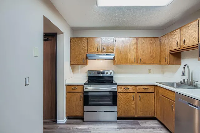 $165,500 | 1887 Silver Bell Road, Unit 103, Eagan, MN 55122