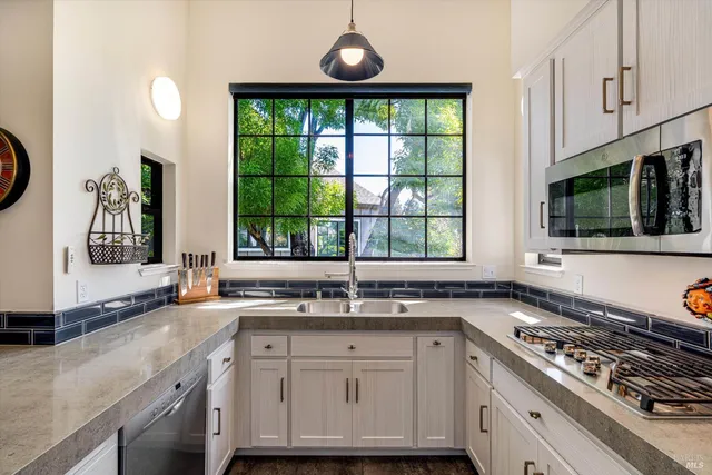 $1,115,000 | 18120 Vassar Court, Sonoma, CA 95476