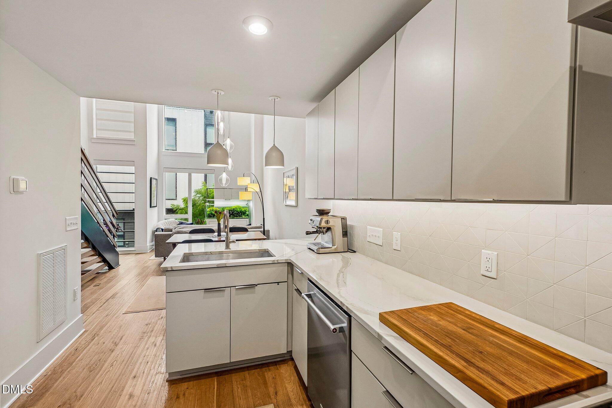 512 Gordon Street, Unit 802 Durham, NC 27701 - Photo 14 of 33 14-web-or-mls-Gordon St 802-S0805-015r