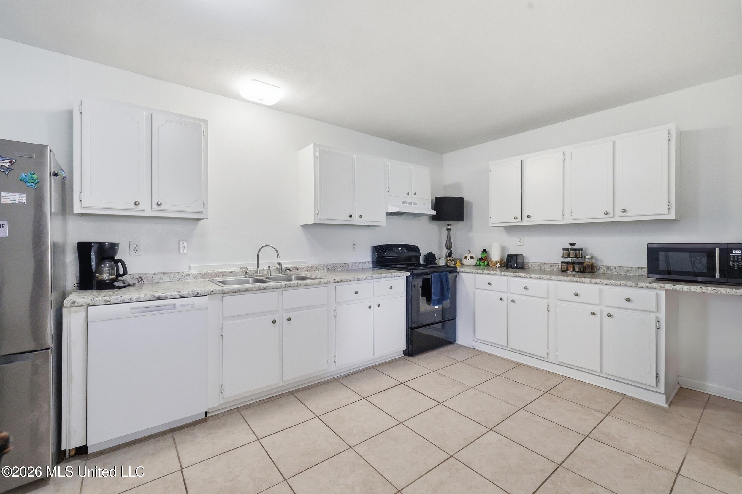 12193 Shorecrest Road, Unit A B Biloxi, MS 39532 - Photo 32 of 38 28_r6__1100