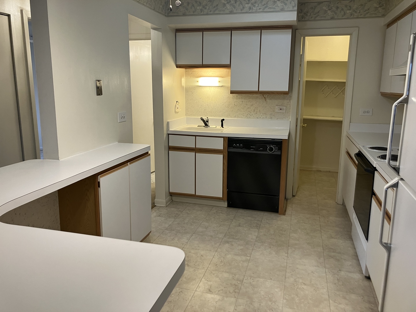 2222 South Goebbert Road, Unit 157 Arlington Heights, IL 60005 - Photo 5 of 15