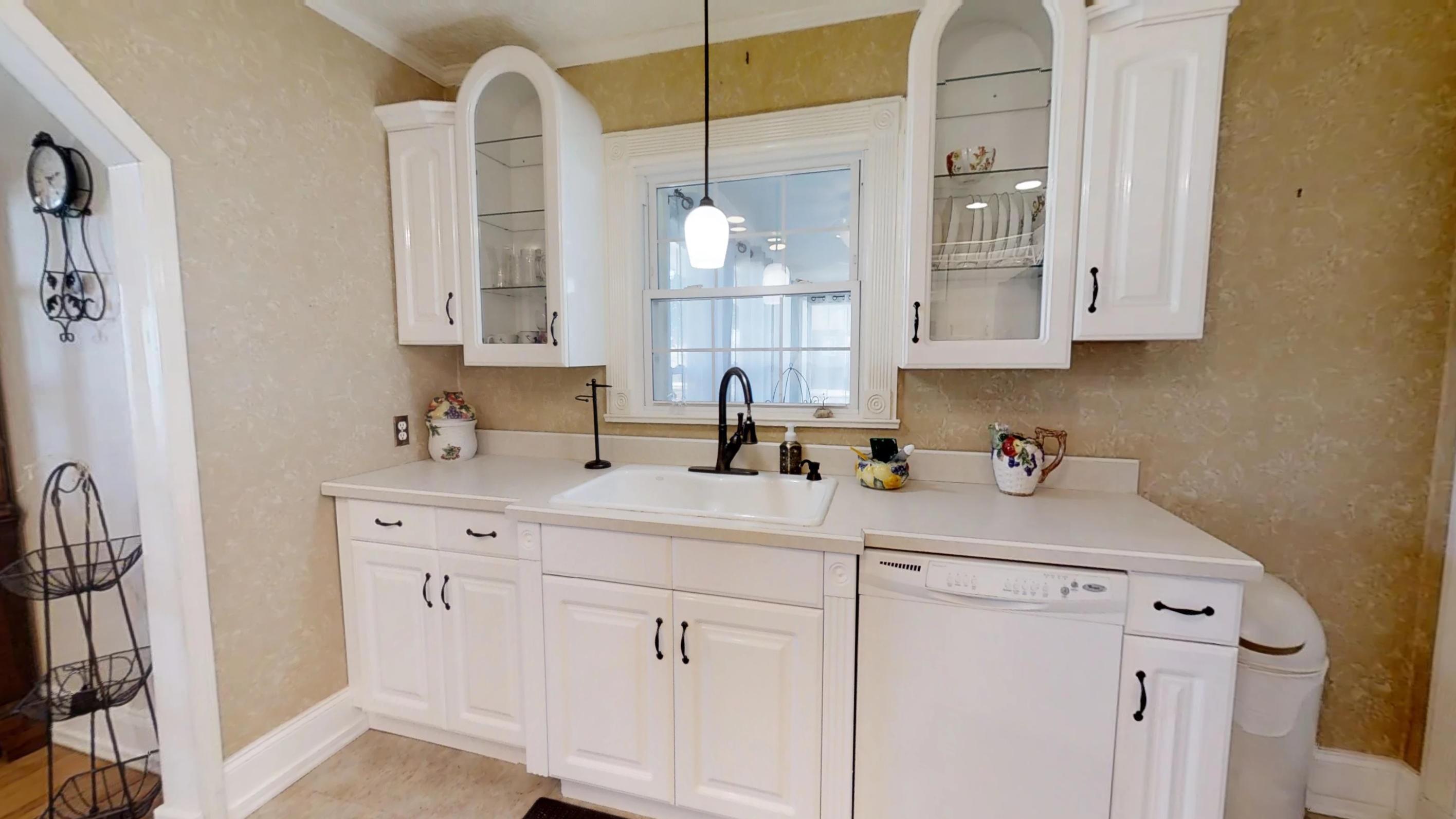 1805 Ramsay Street Alcoa, TN 37701 - Photo 8 of 32 Kitchen Cabinets