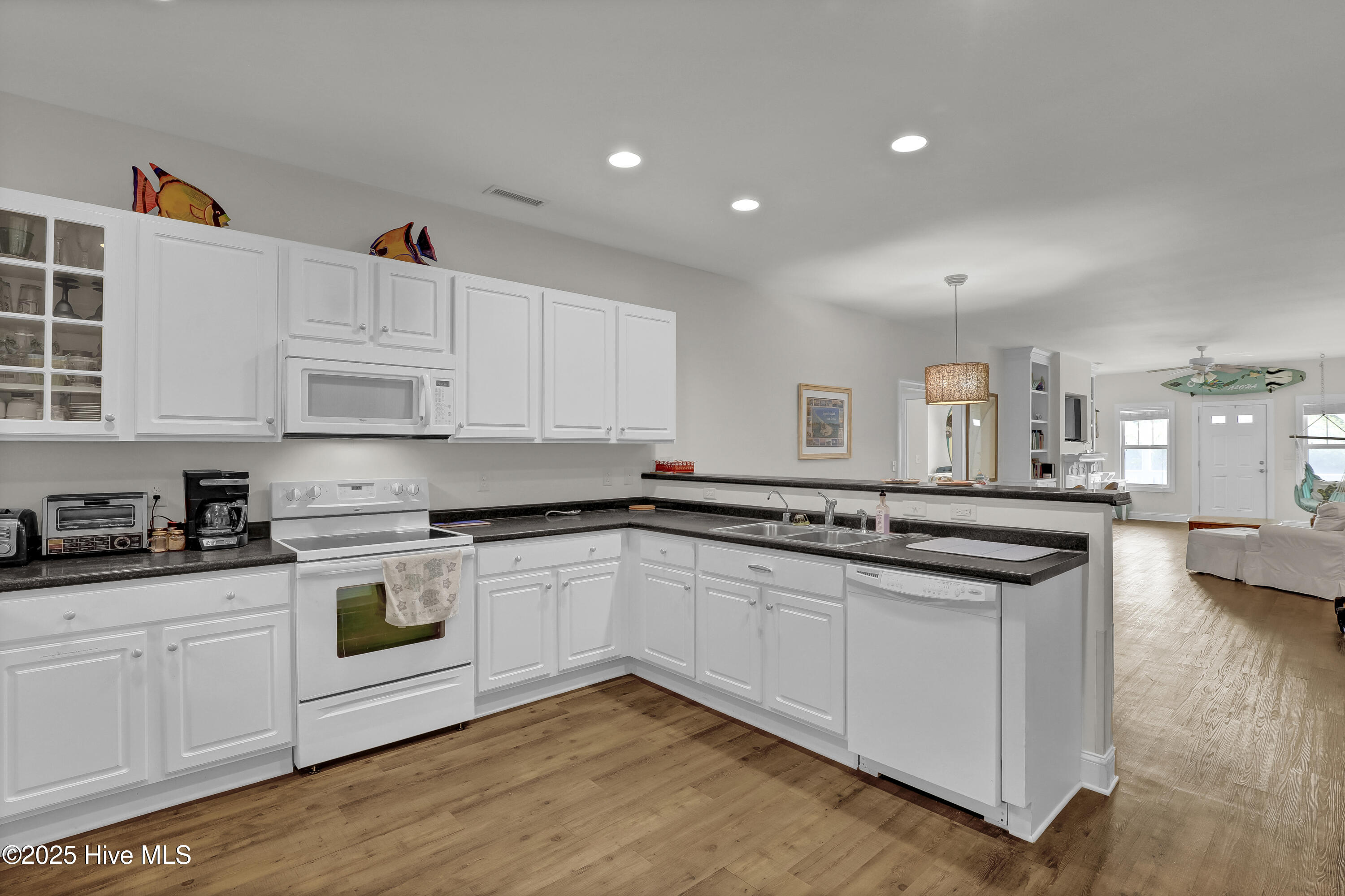 109 Atkinson Road Surf City, NC 28445 - Photo 12 of 40 6G8A2553