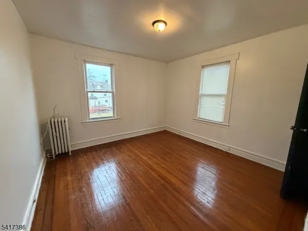 $2,700 | 205 Chancellor Avenue, Unit 1, Newark, NJ 07112