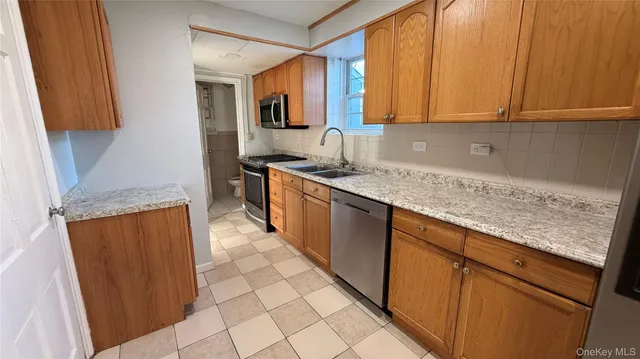 $4,800 | 185 Weir Street, Hempstead, NY 11550