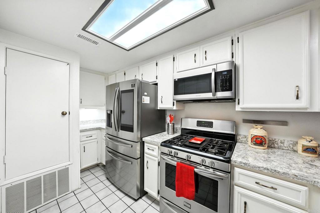 1526 Granite Hills Drive, Unit C El Cajon, CA 92019 - Photo 8 of 35