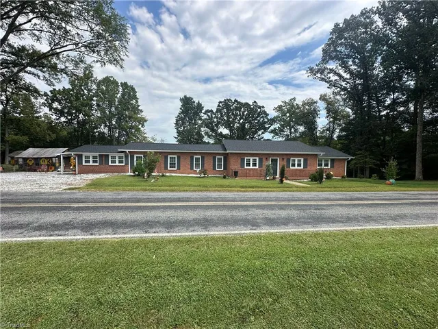 $389,000 | 4797 Rockford Road, Dobson, NC 27017