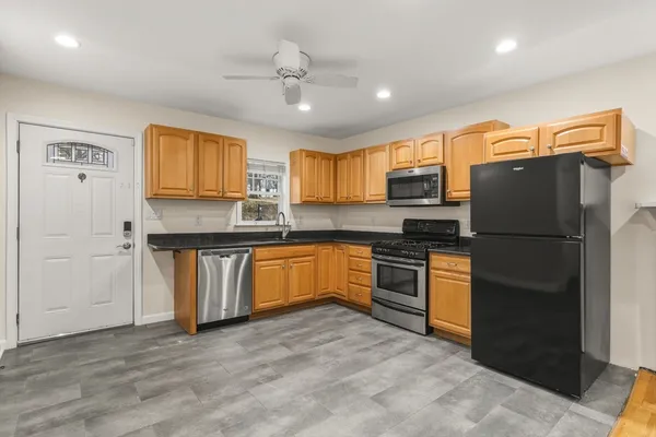 $3,000 | 12 Circle Drive, Weymouth, MA 02188