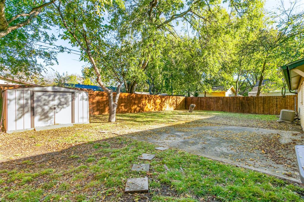 845 Lovers Lane Grapevine, TX 76051 - Photo 23 of 24 a view of a yard with tree s