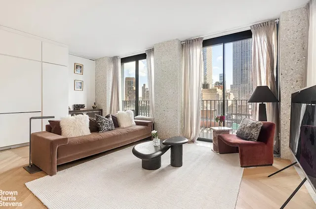 $2,690,000 | 16 West 40th Street, Unit 19C | Bryant Park