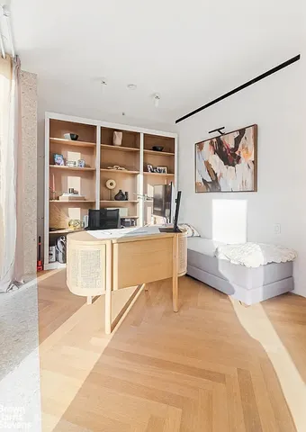 $2,690,000 | 16 West 40th Street, Unit 19C | Bryant Park