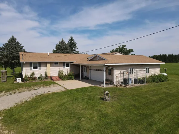 $480,000 | 2812 Shoreline Drive, Lupton, MI 48635