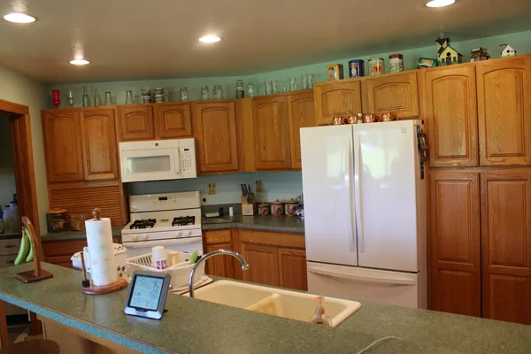 $480,000 | 2812 Shoreline Drive, Lupton, MI 48635