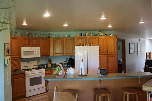 $480,000 | 2812 Shoreline Drive, Lupton, MI 48635