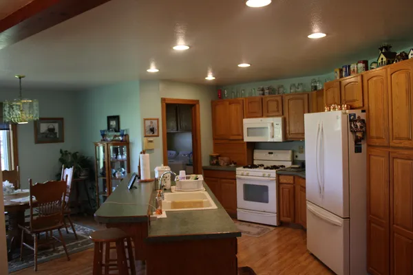 $480,000 | 2812 Shoreline Drive, Lupton, MI 48635