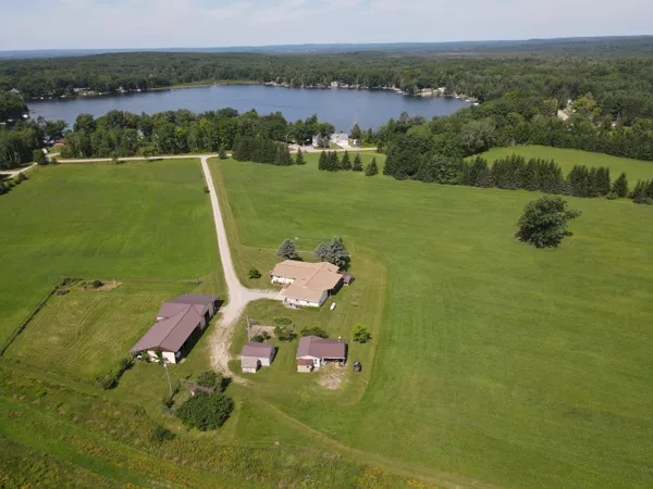 $480,000 | 2812 Shoreline Drive, Lupton, MI 48635