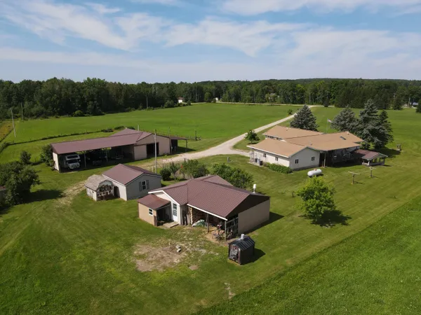 $480,000 | 2812 Shoreline Drive, Lupton, MI 48635