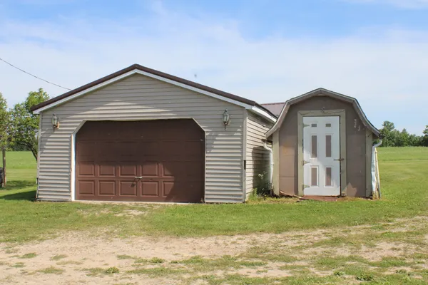 $480,000 | 2812 Shoreline Drive, Lupton, MI 48635