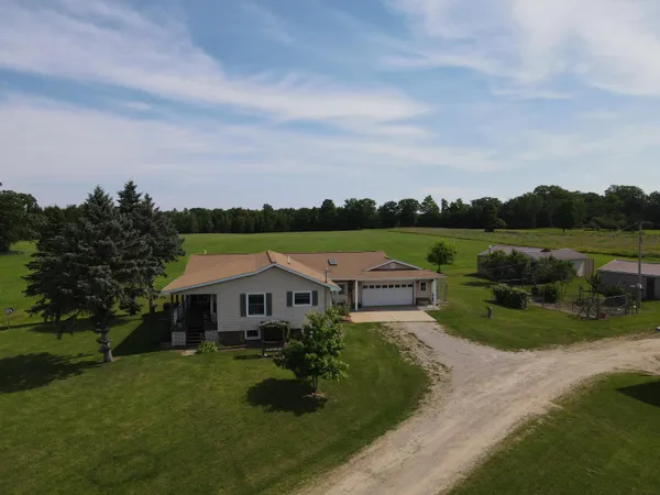 $480,000 | 2812 Shoreline Drive, Lupton, MI 48635