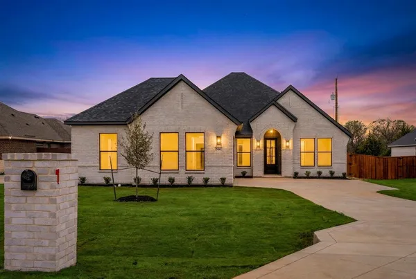 a view of a house with a big yard